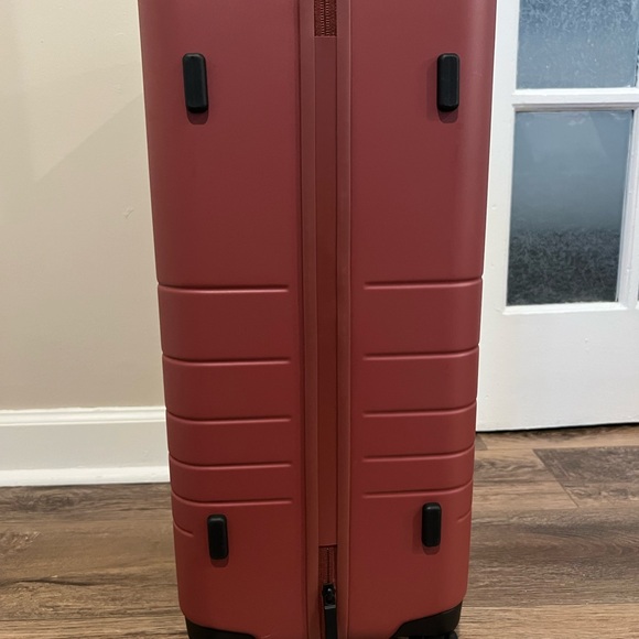 Monos Check-In Medium - Picture 5 of 7